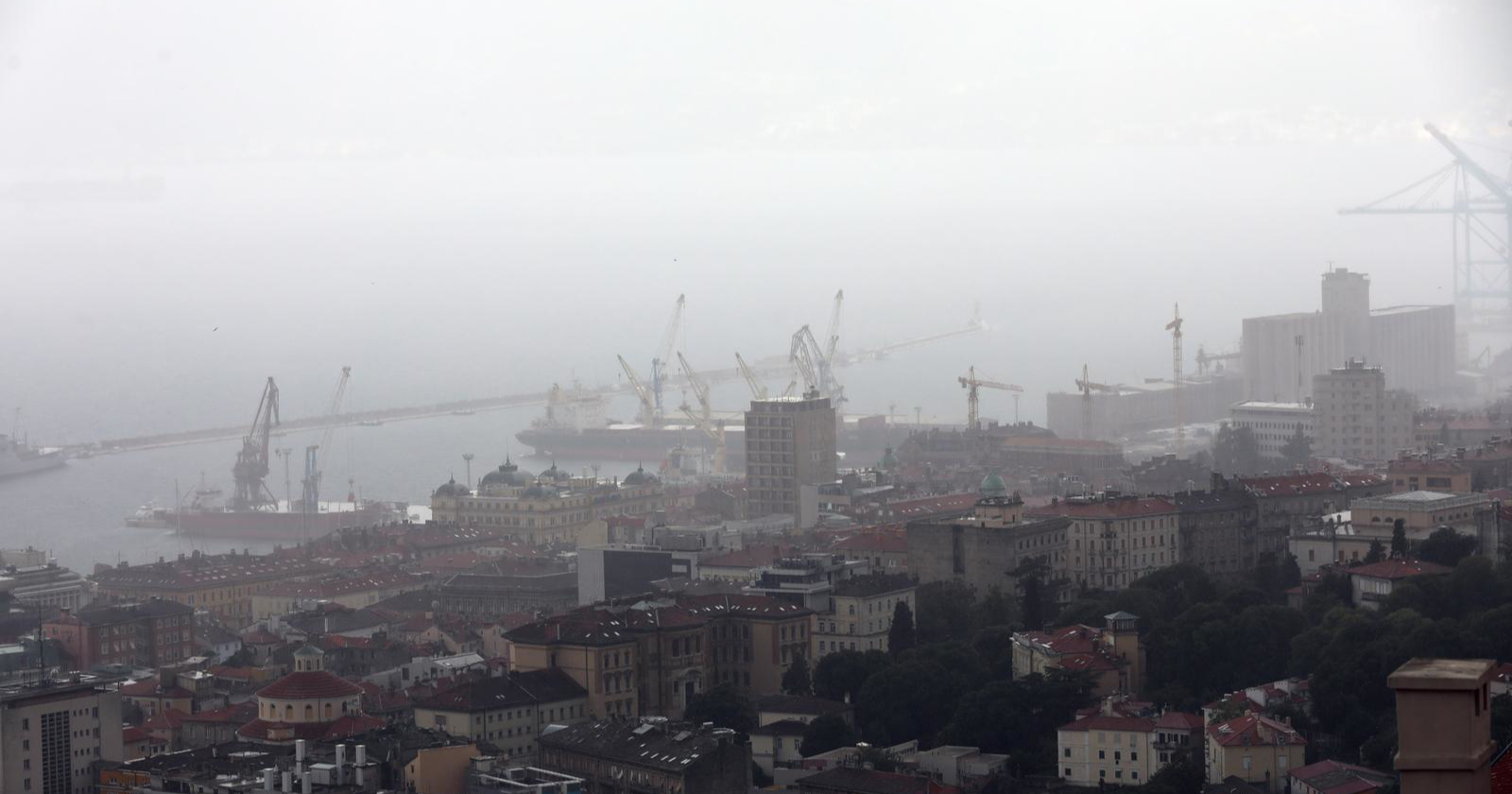Grad Rijeka upozorava na jako nevrijeme, interventne službe u pripravnosti
