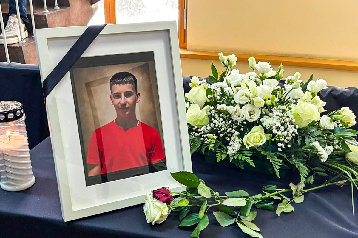 Drniš se oprostio od Luke Milovca. Razrednica: Sokole moj, poleti visoko i čuvaj nas