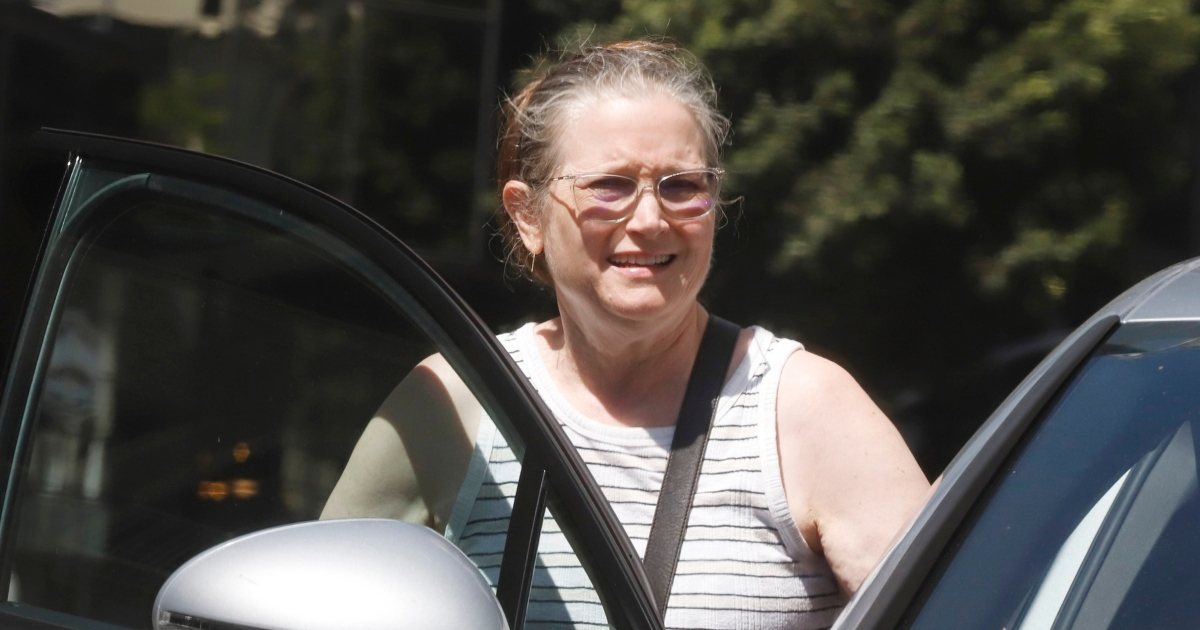 Zvijezda 90-ih snimljena u rijetkom izlasku, uživa u mirovini daleko od Hollywooda