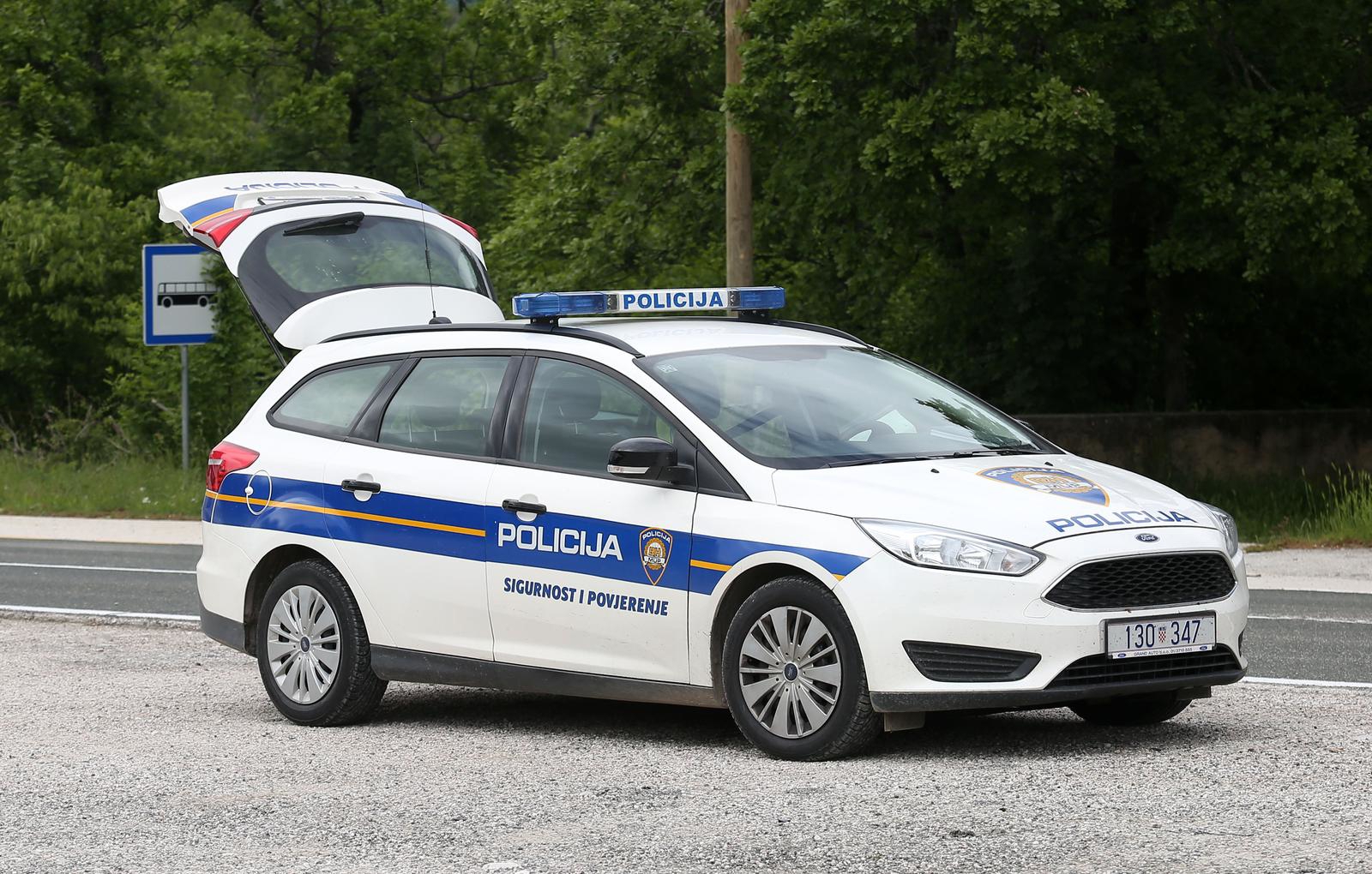 Zbog pjesme ispred kafića u Polači kazneno prijavljena tri glazbenika