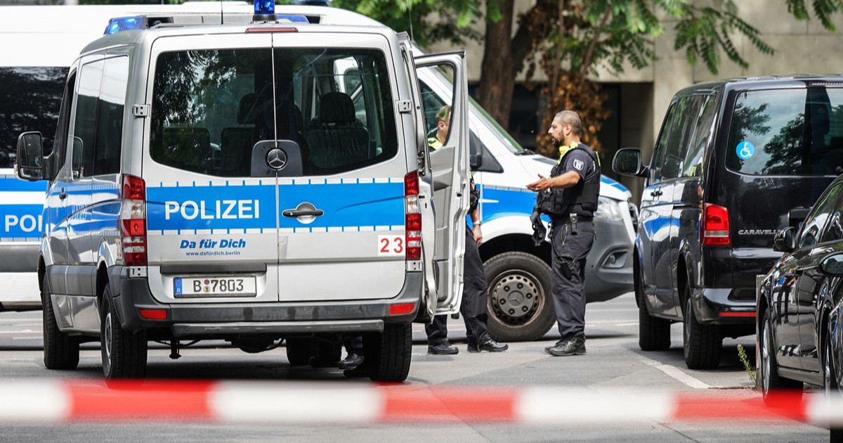 Sumnjiv predmet pronađen među pragovima na pruzi u Njemačkoj. Evakuirane zgrade