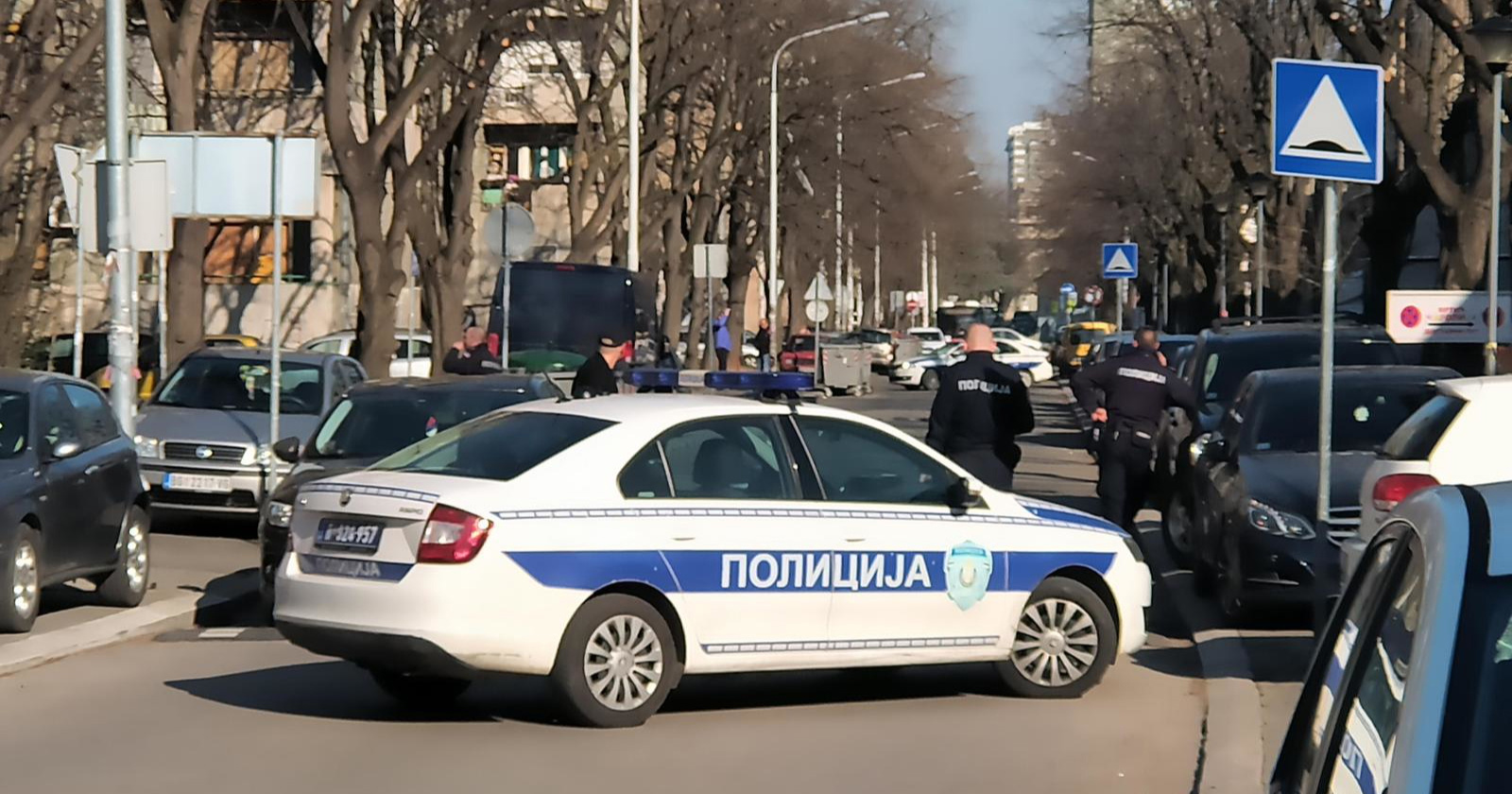 Muškarac u Srbiji poginuo od strujnog udara dok je prao automobil