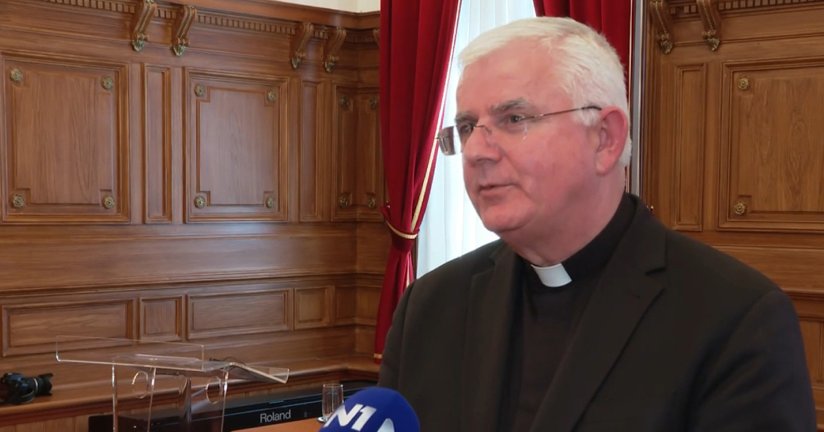 Riječki nadbiskup: Umjetna inteligencija ne smije zamijeniti čovjeka