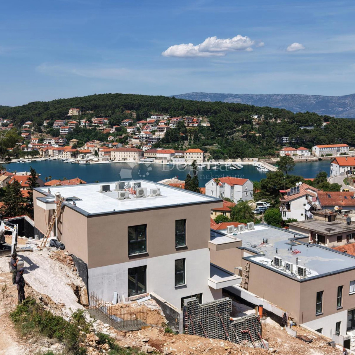 Prodaje se luksuzni apartman u novogradnji u Jelsi na Hvaru
