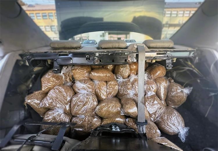 FOTO Iz Mercedesa izvadili spremnik goriva i sakrili 60 kilograma duhana