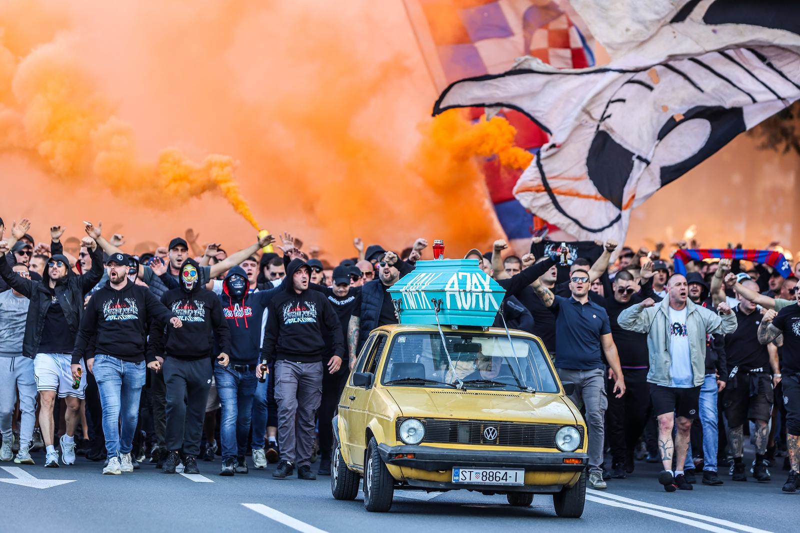 Policija: Uhitili smo trojicu zbog nacističkih povika, tragamo za još
