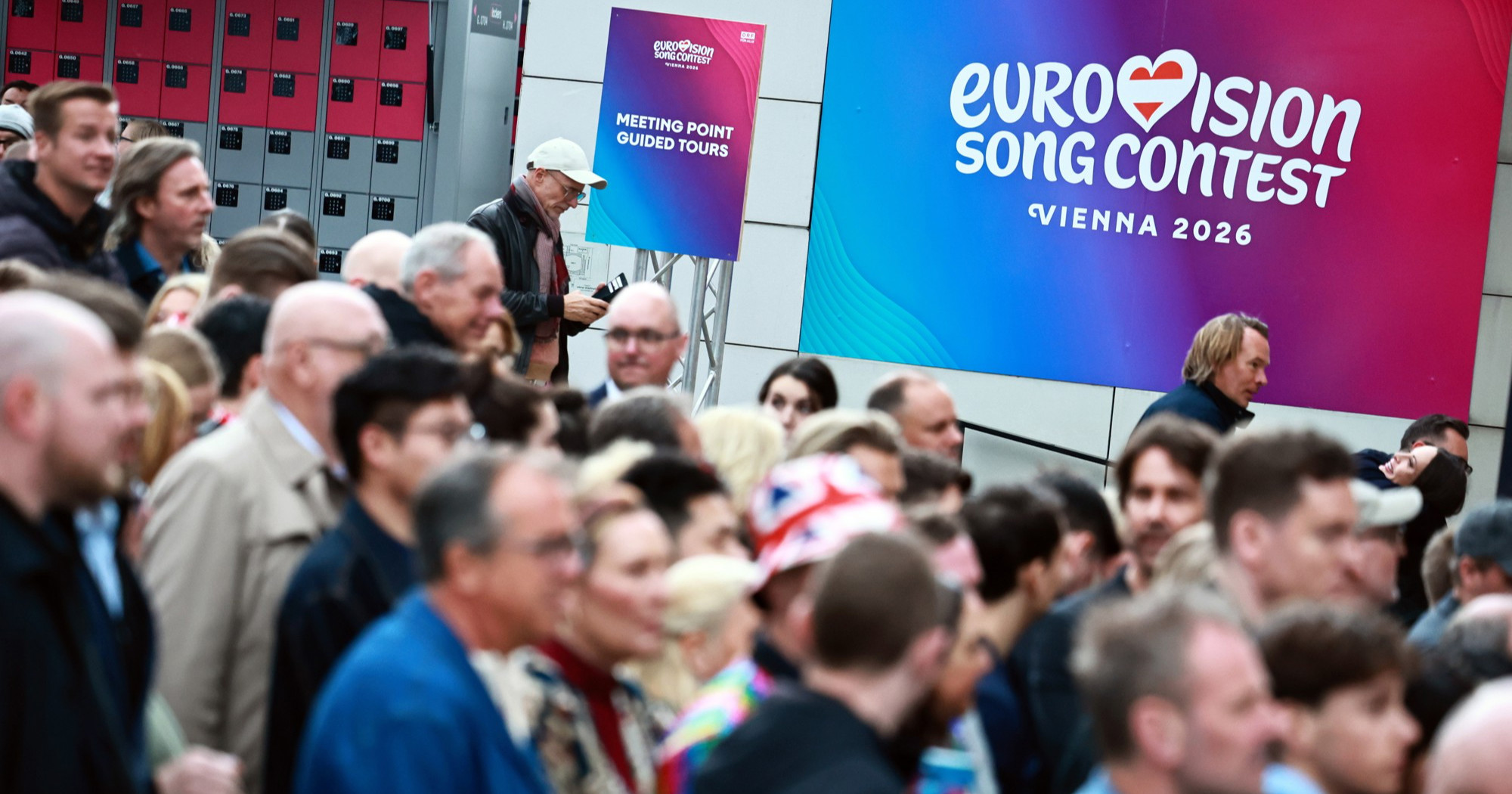 Uskoro finale Eurosonga. Gužve pred dvoranom, prosvjednici pokazuju stražnjice