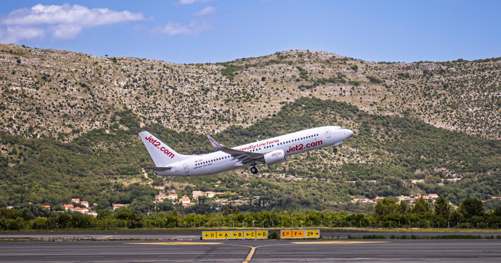 Avioni zbog bure ne mogu sletjeti u Dubrovnik