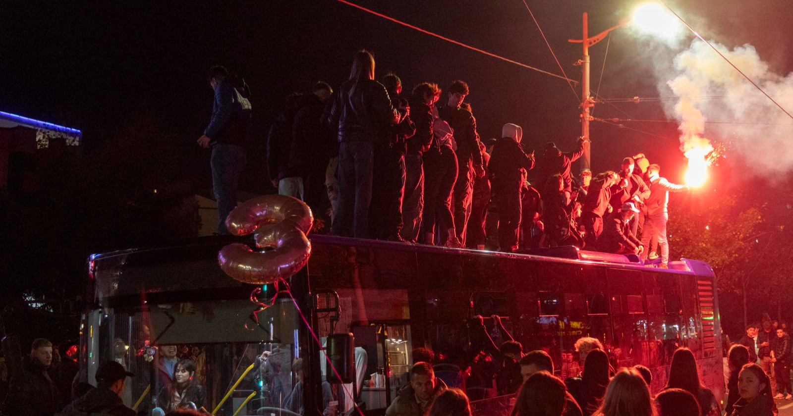 FOTO Srbija je i drugi dan slavila Vučićev poraz. Pogledajte prizore iz Beograda