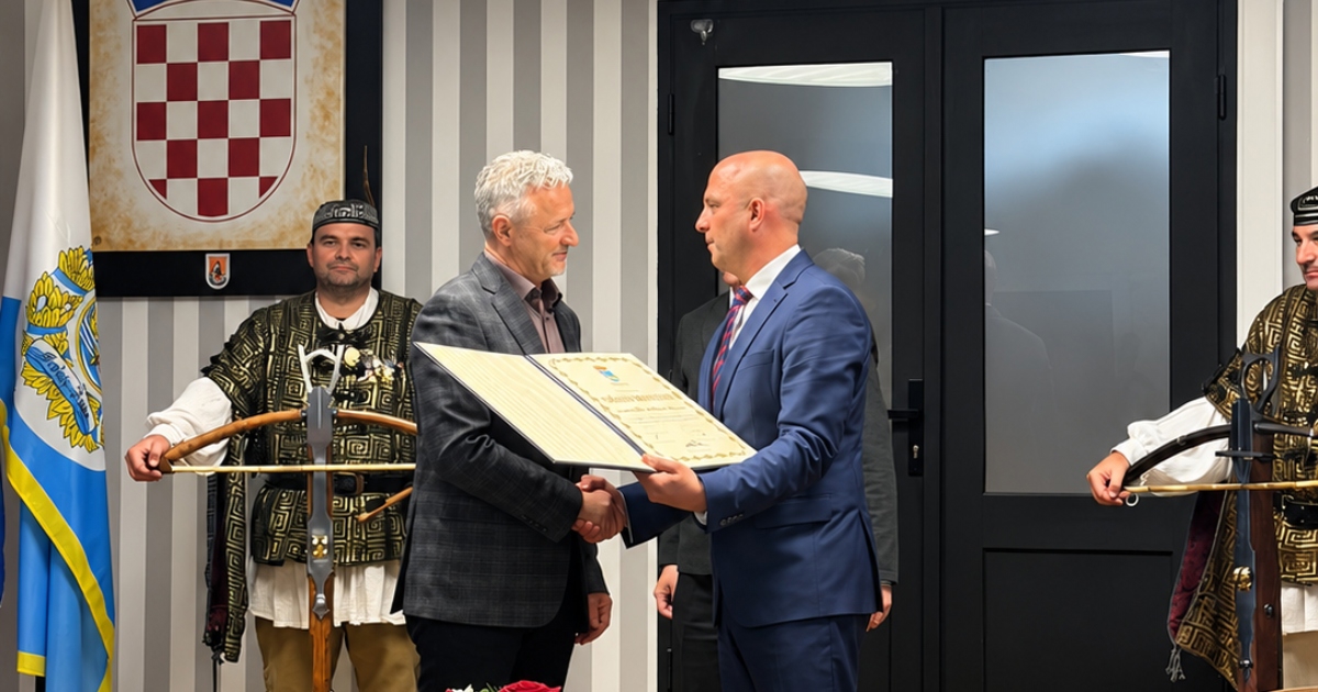 Thompsonu uručena Povelja počasnog građanina Raba za doprinos u ratu