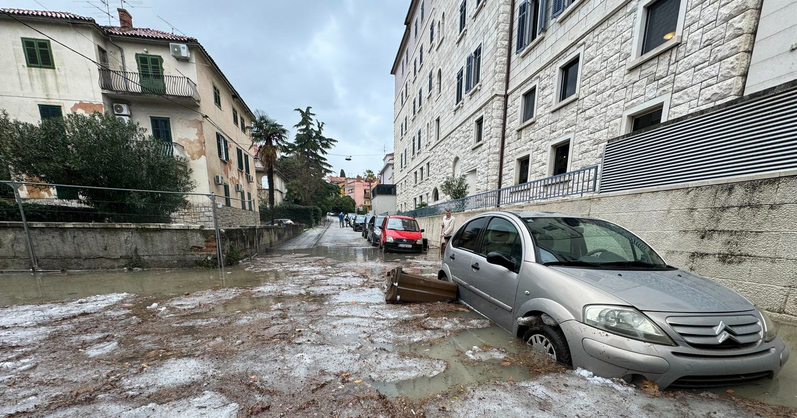 DHMZ izdao crveno upozorenje za splitsku regiju. Stižu olujni vjetar i tuča