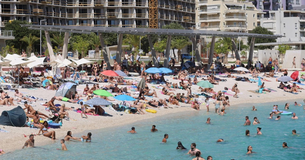 FOTO Sunce, more i gužve: Na plažama se danas tražilo mjesto više