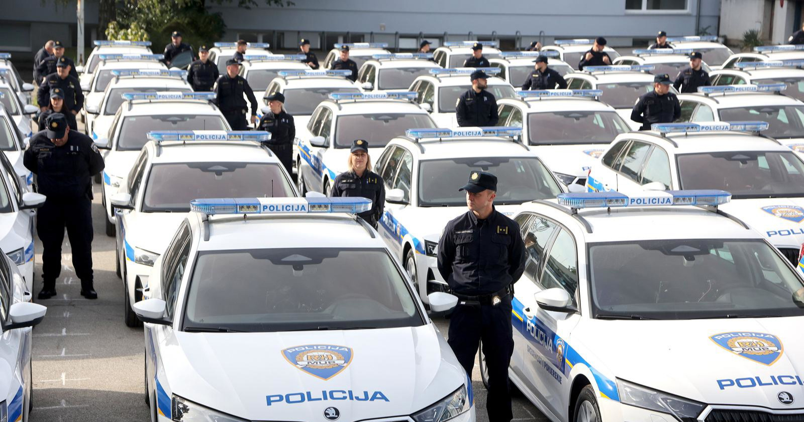 FOTO I VIDEO Policija pokazala 522 nove Octavije sa 150 konja, pogledajte ih