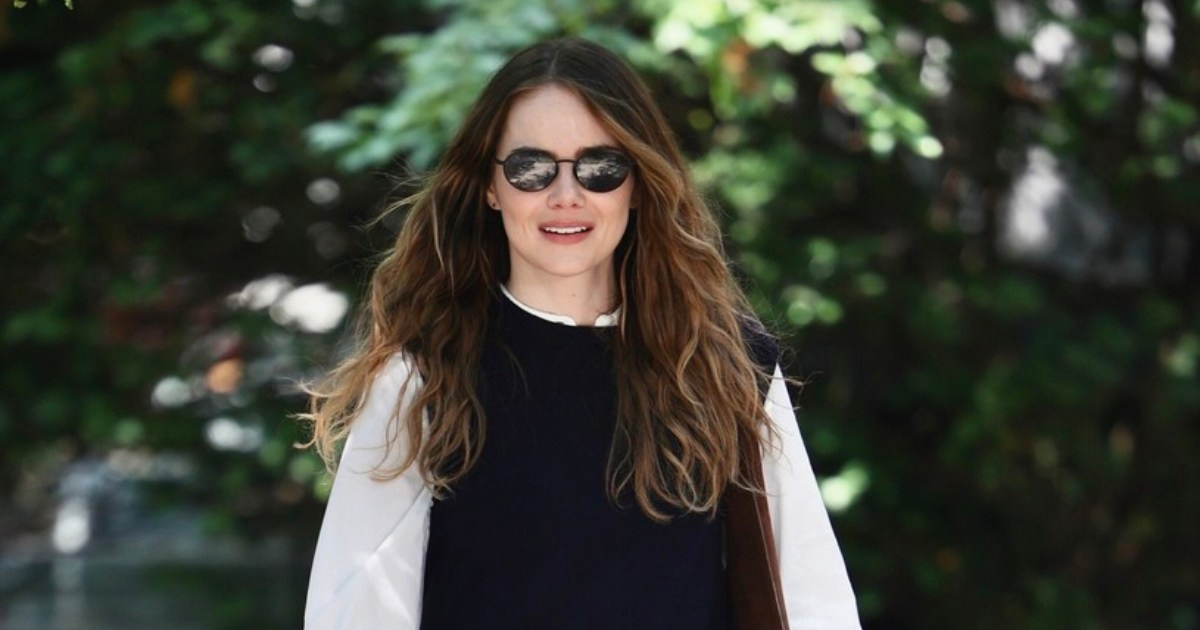 Emma Stone nosi jednostavnu kombinaciju koju ćemo viđati posvuda ove jeseni