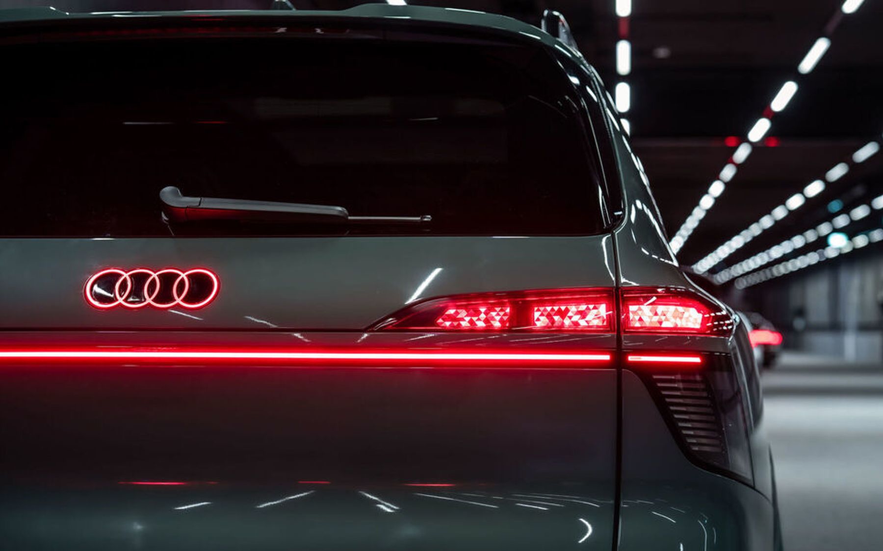 Audi Q9 ima zakrivljena OLED svjetla kakva još nisu viđena u autoindustriji
