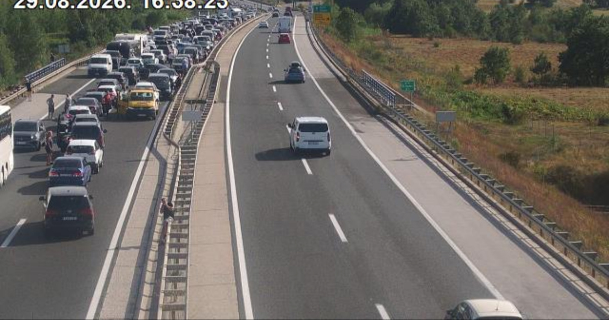 Kaos na A1. Autocesta zatvorena nakon naleta na cestare, ljudi voze u kontra smjeru
