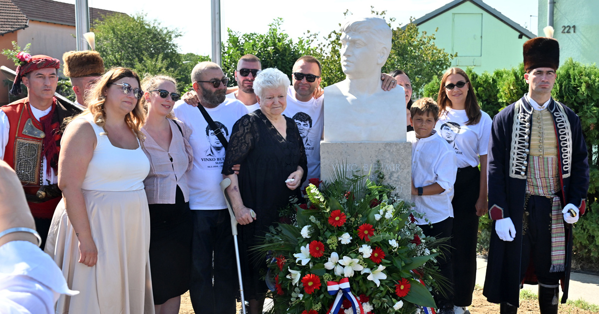 FOTO Na Trpinjskoj cesti otkriven spomenik vukovarskom heroju Vinku Budimiru-Slonu