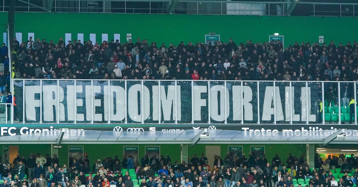 Torcida i navijači Ajaxa istaknuli sličnu poruku nakon tučnjava po Splitu
