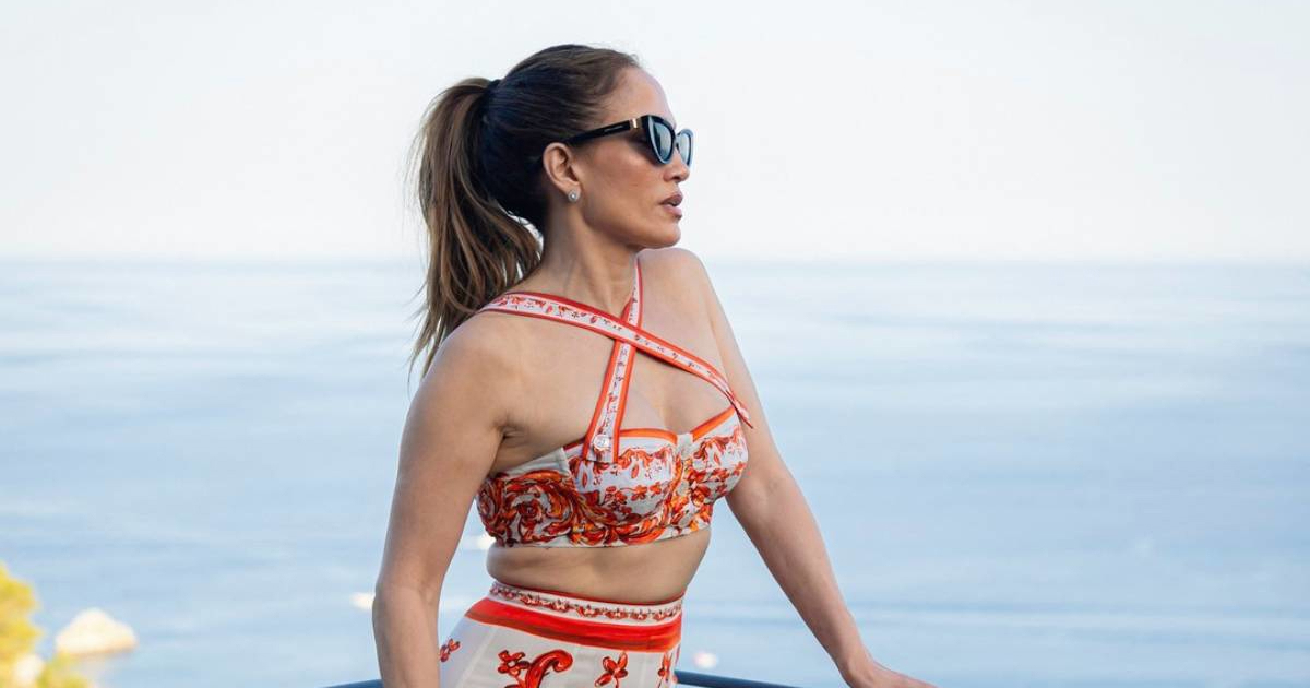 J.Lo na Siciliji nosila ljetni Dolce & Gabbana komplet, znamo i cijenu