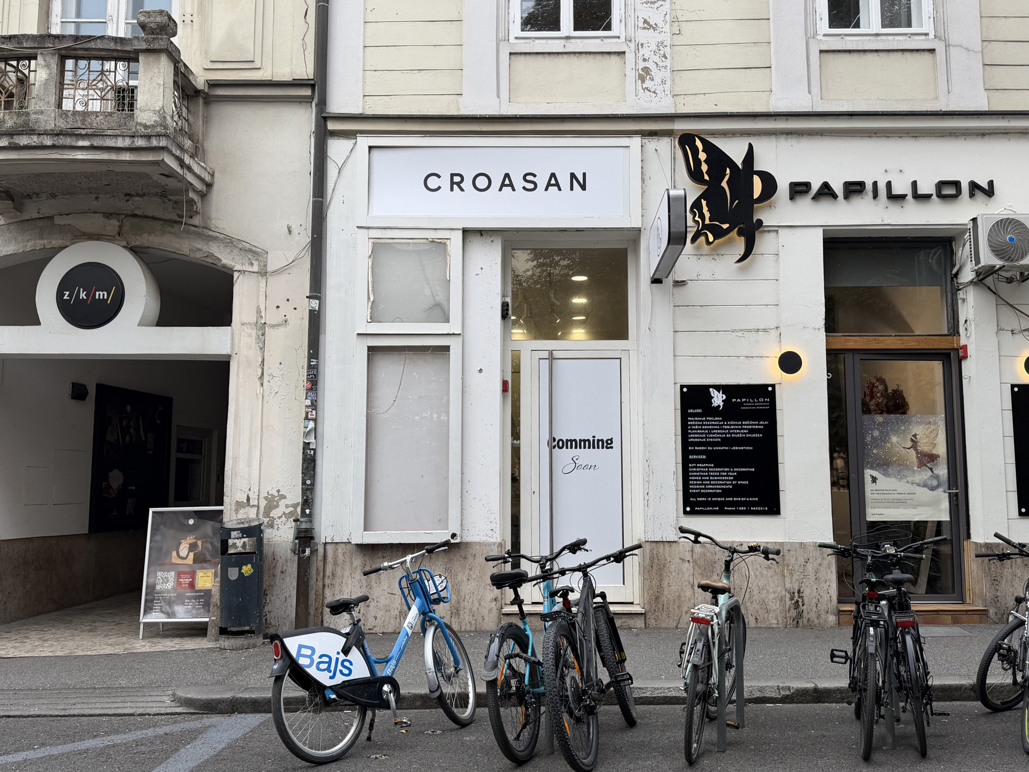 Kroasani od 12 eura stižu u Zagreb. U centru grada osvanuo natpis na lokalu