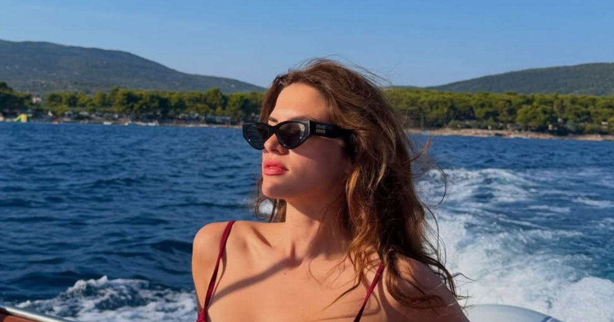 Arija Rizvić oduševila u bordo badiću. Znamo otkud je