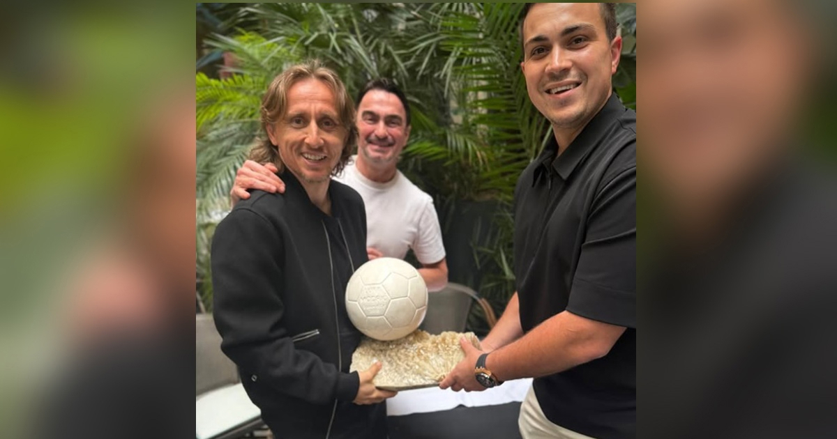 Modrić dobio loptu od bračkog kamena: "Jedino ga on može udrit, a da ne slomi nogu"