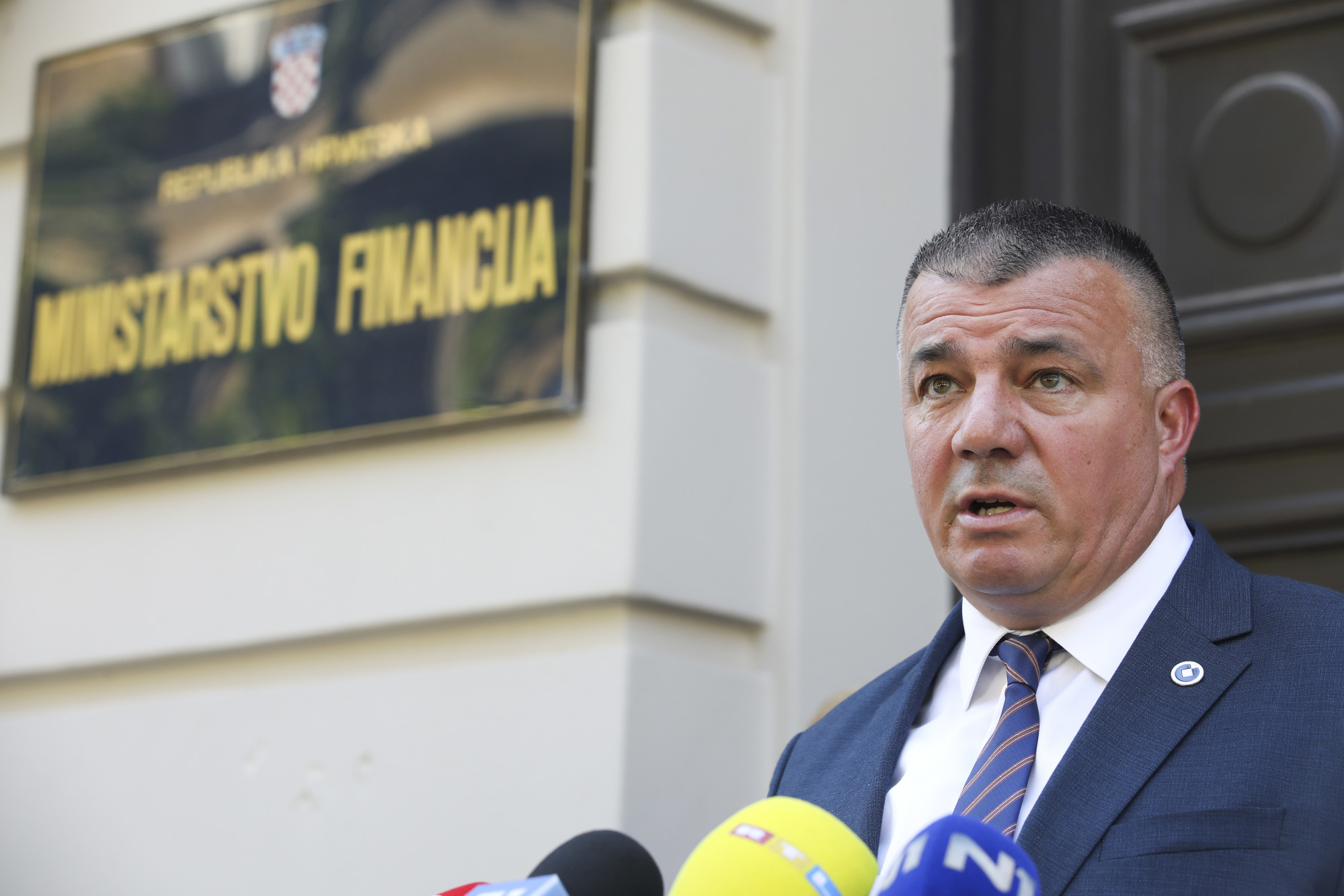 HOK od Vlade traži da se ne diraju davanja za obrte do 40.00