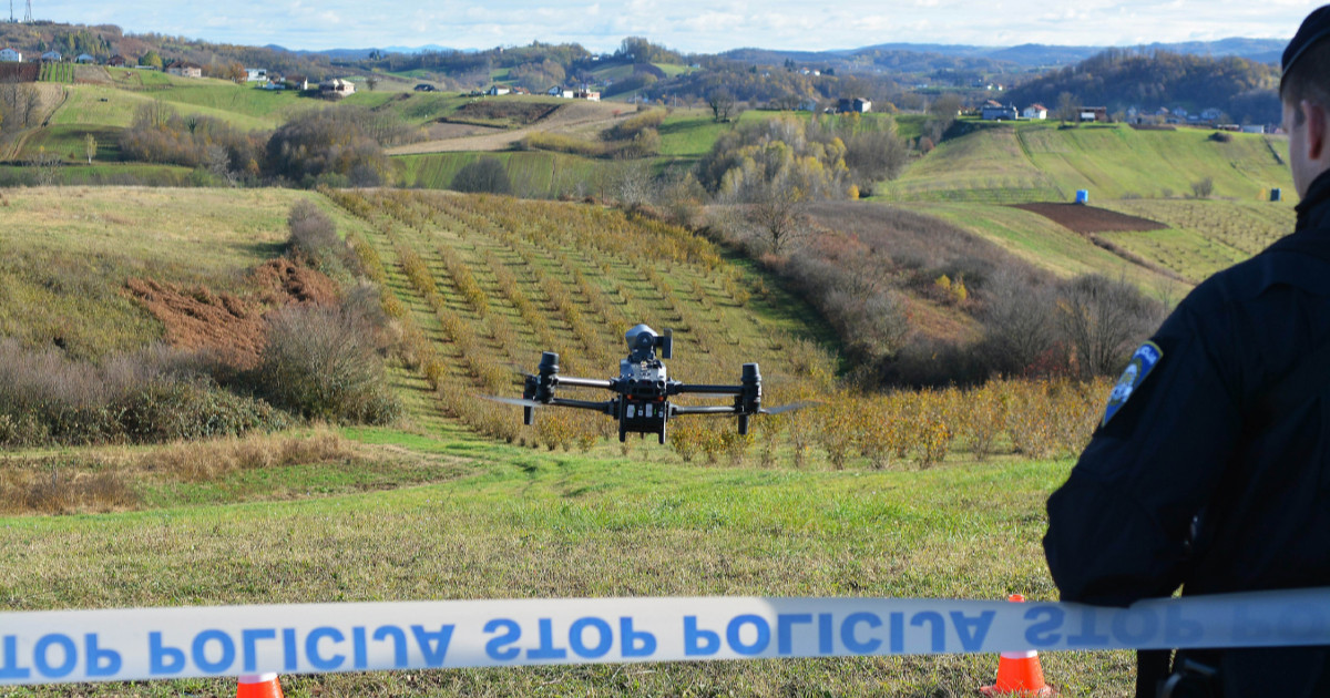 BiH policija lovi veliku grupu migranata kod Save. Hrvatska digla dronove