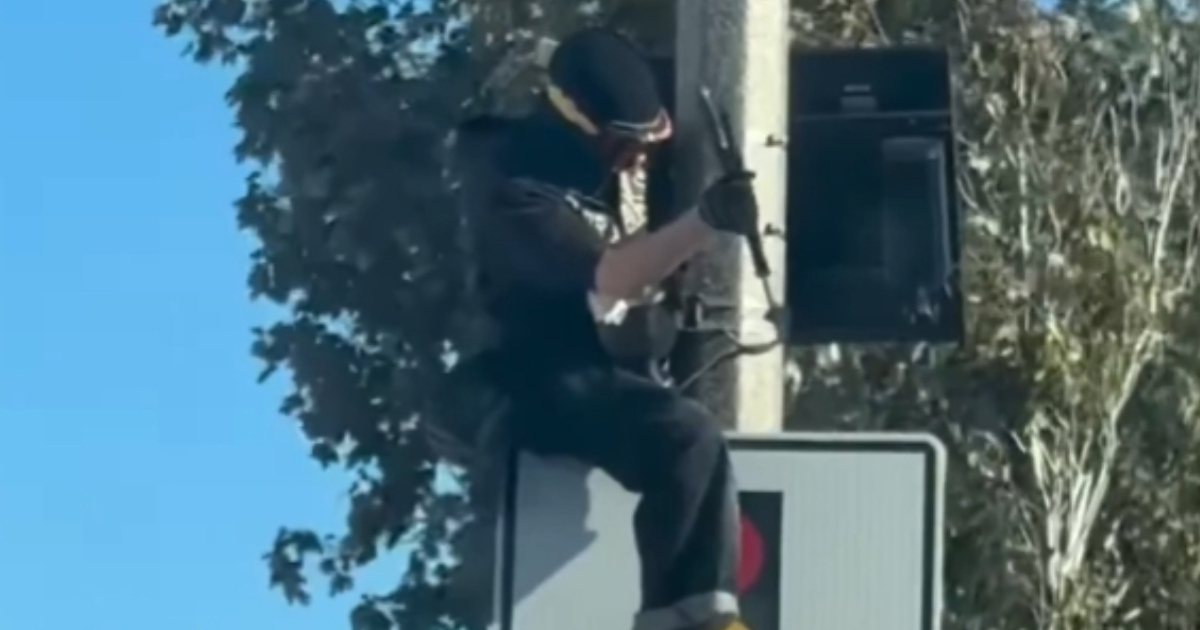 VIDEO Amerikanci se pobunili protiv kamera za tablice. Kradu ih, skidaju i razbijaju