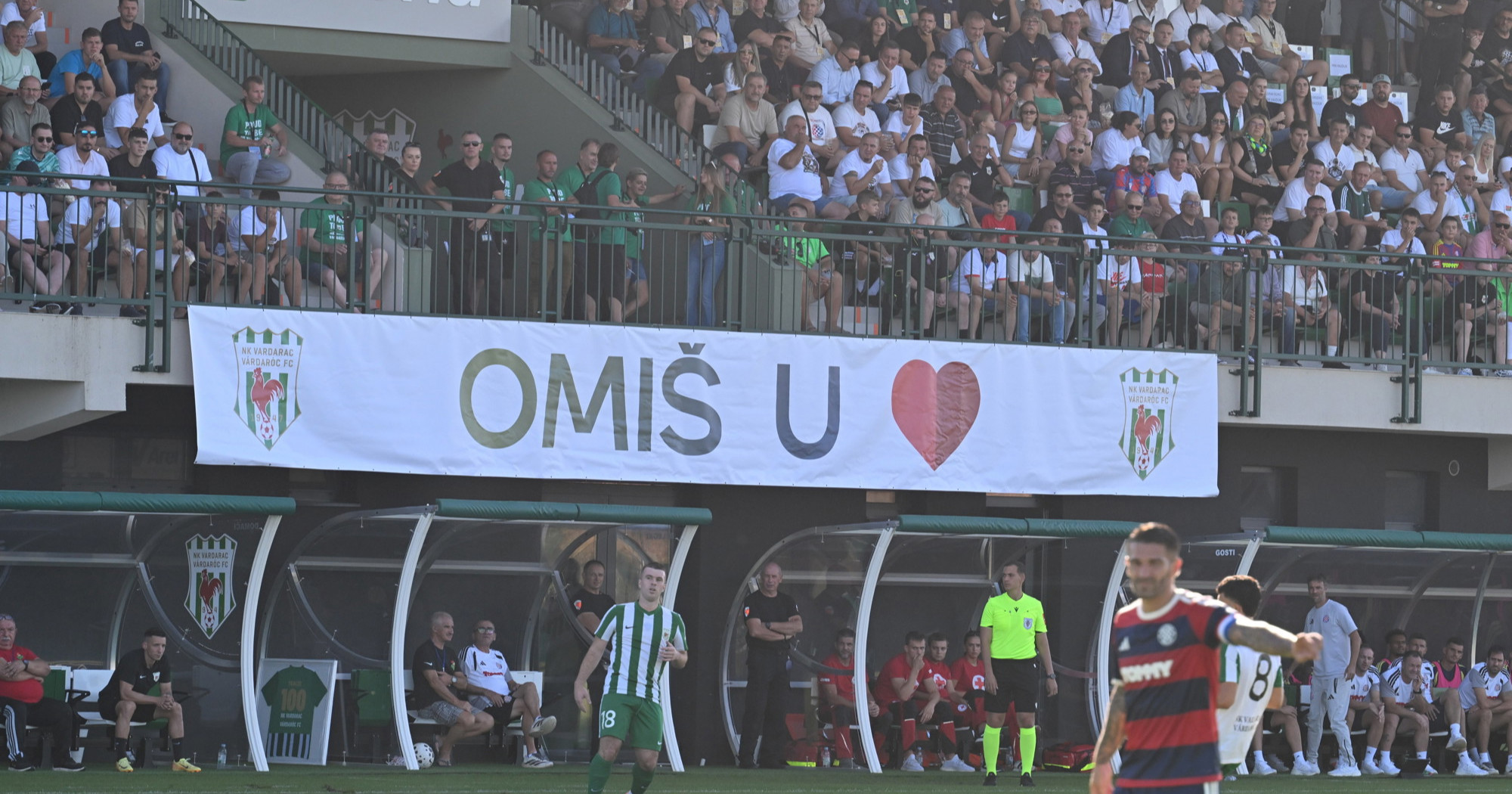 FOTO Vardarac protiv Hajduka istaknuo ogroman transparent podrške Omišu