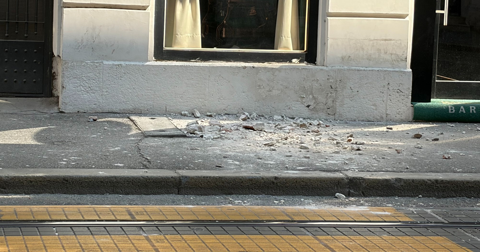 FOTO Sa zgrade u Ilici pao komad fasade