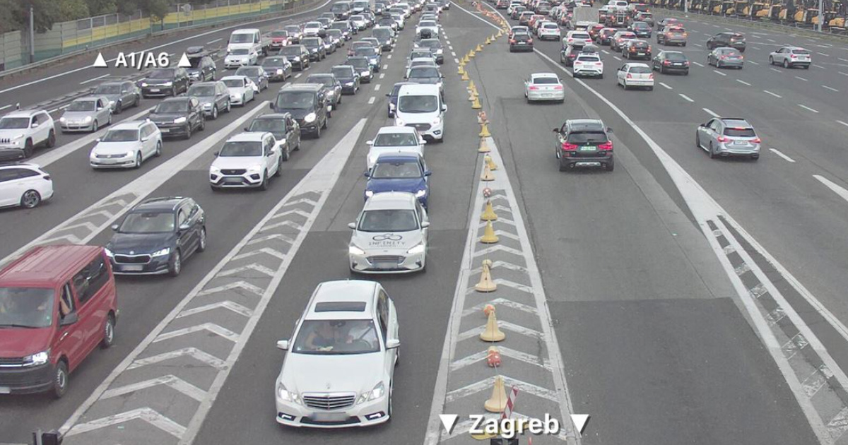 Nesreće i kolone prema moru. Na A1 uočena srna, na A3 pas