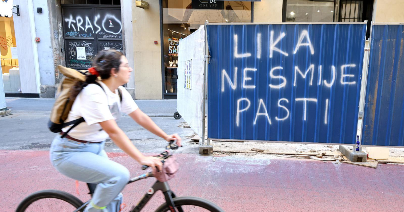 FOTO U Zagrebu osvanuo natpis "Lika ne smije pasti"