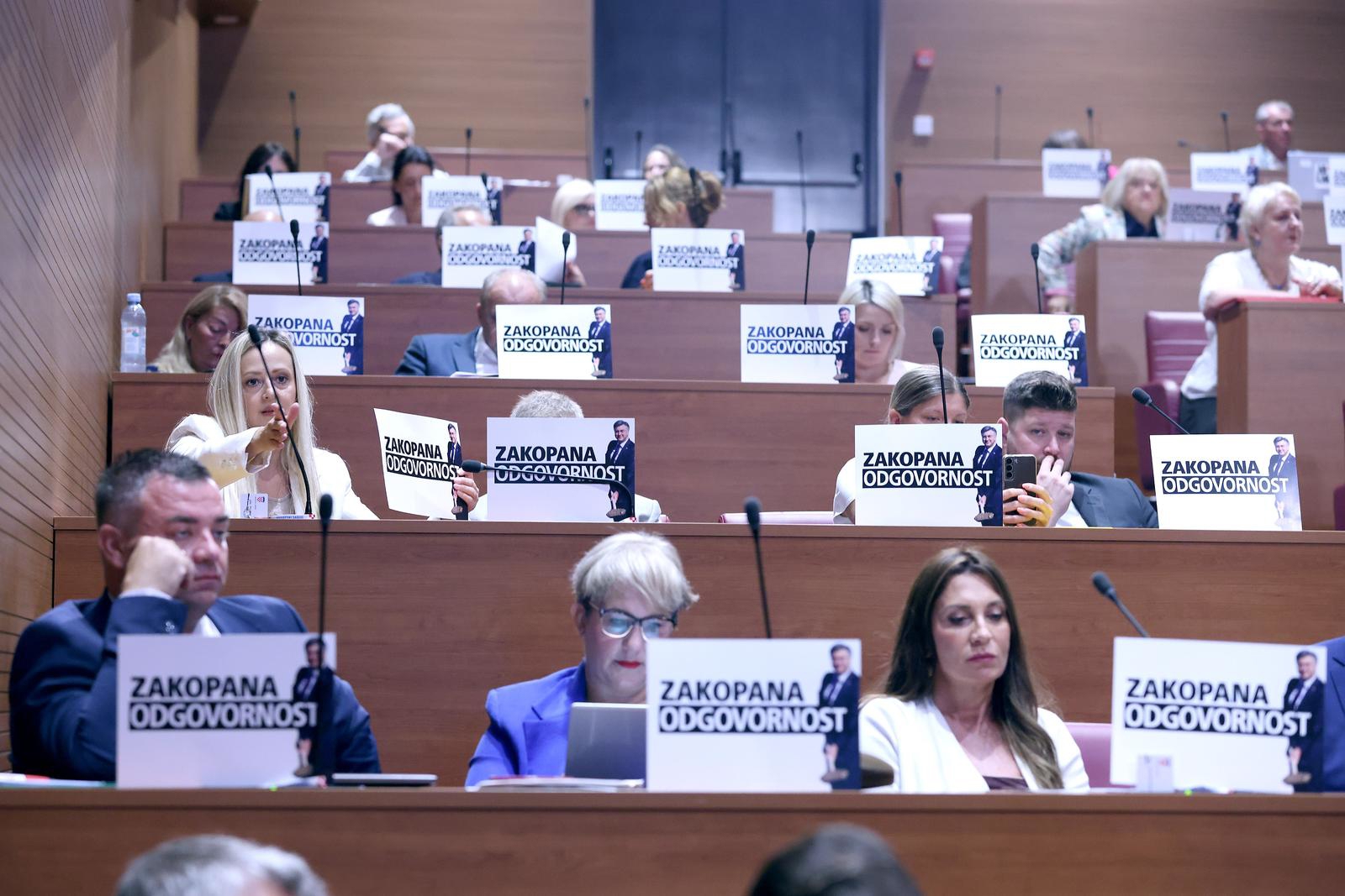 HDZ-ova većina sve točke rasprave o otpadu stavila pod jednu. "Sve guraju pod tepih"