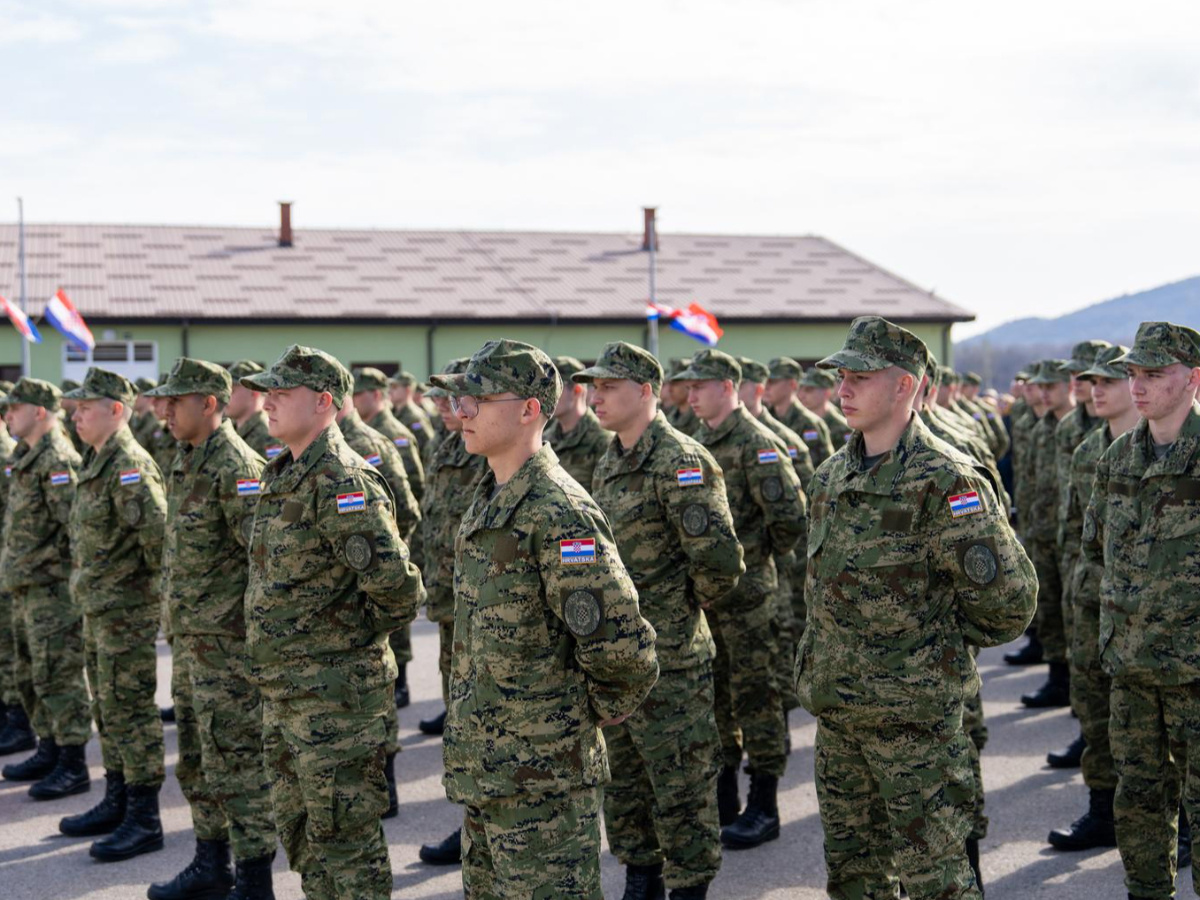 Još jedan bolesni ročnik poslan kući. 