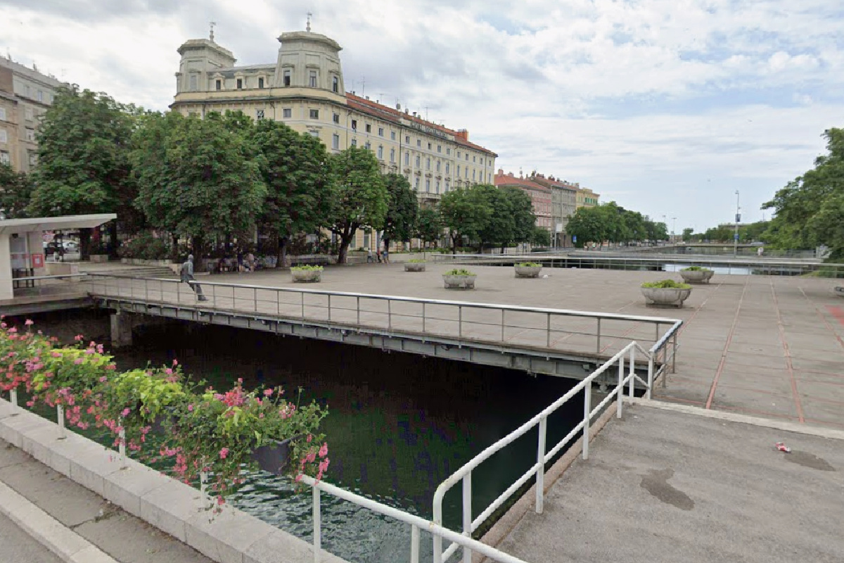 Srbin pijan i drogiran vodio agresivne pse bez povodca pa napao ženu u Rijeci