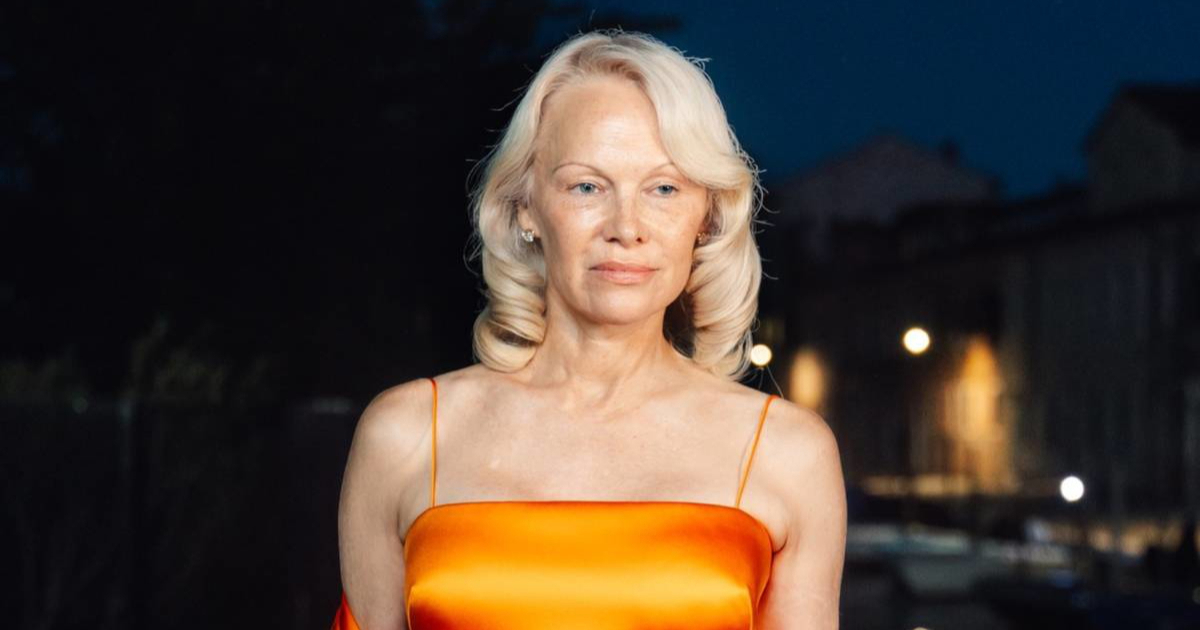 Pamela Anderson (59) u jarko narančastoj haljini privukla pažnju u Veneciji
