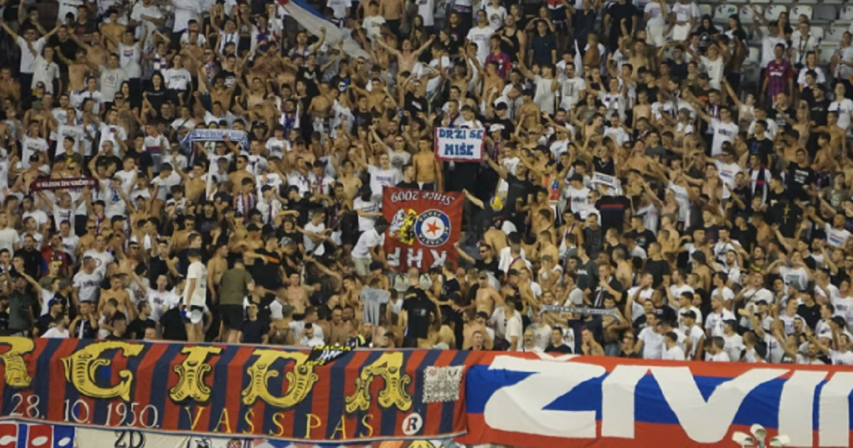 Torcida zapalila transparent monstrumovih fanova uz "Ratko Mladić, auf Wiedersehen"