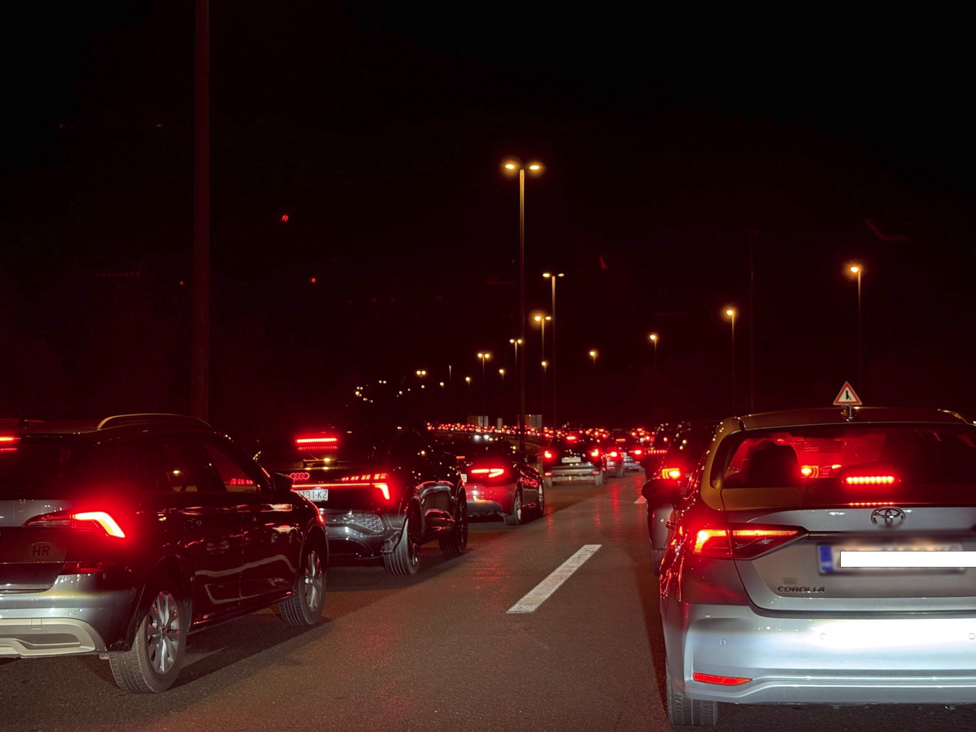 Ovo je A1 kod Bosiljeva upravo sad (22.15h). Čitatelj: Sve stoji