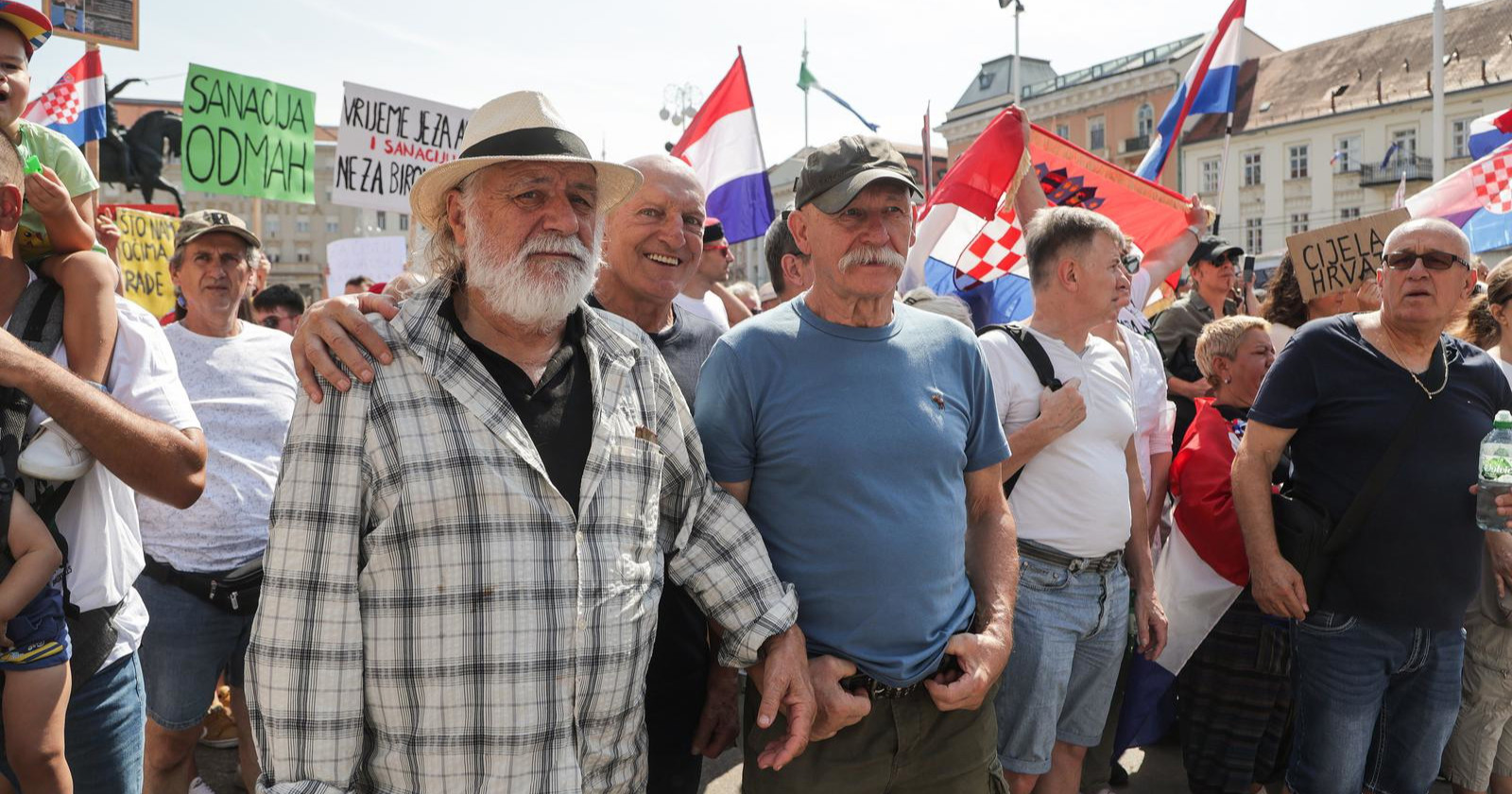Rade Šerbedžija snimljen na prosvjedu, ranije se rasplakao zbog Like