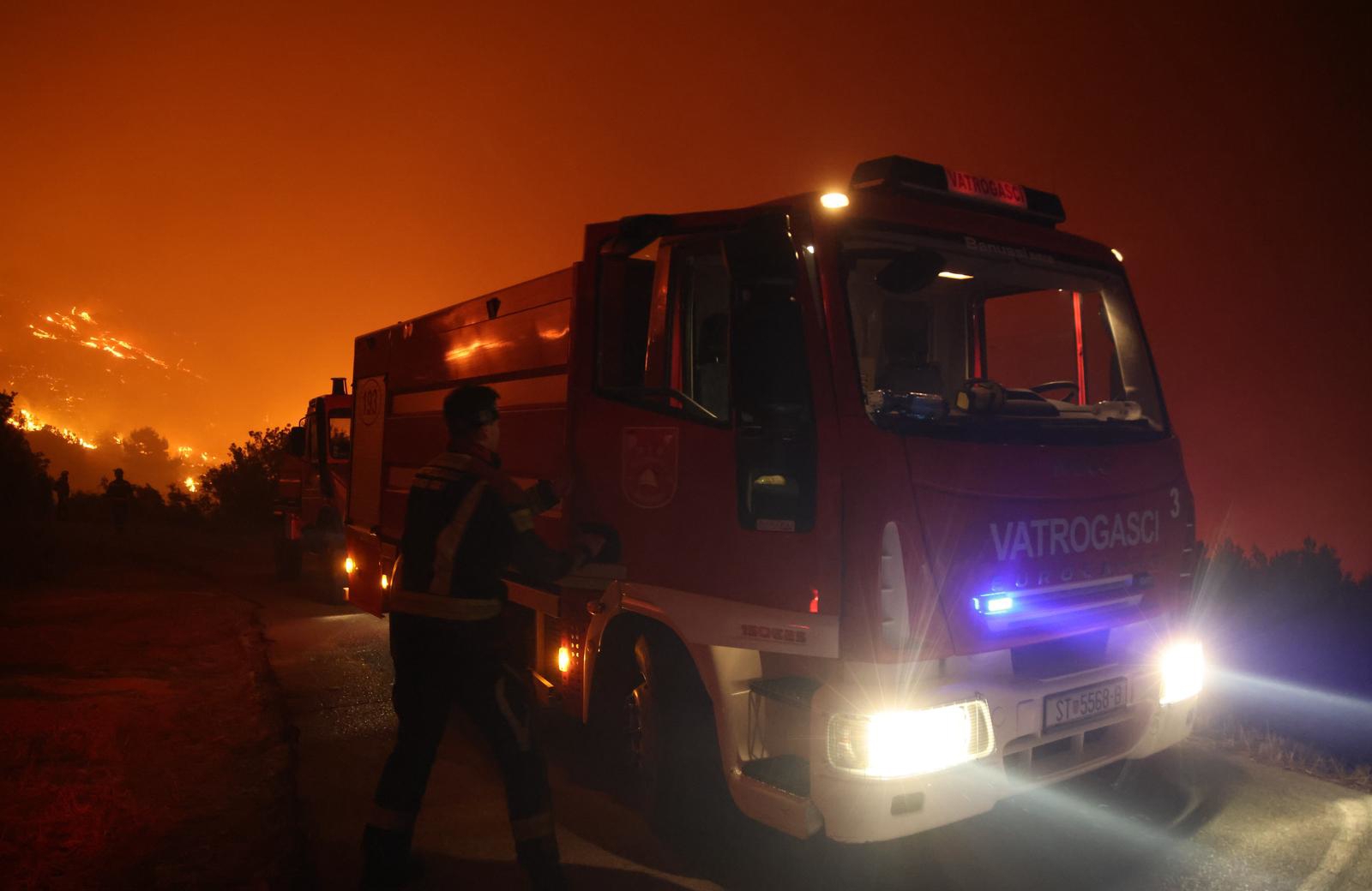 Traje evakuacija iz Lokve Rogoznice. Grad Omiš objavio upute