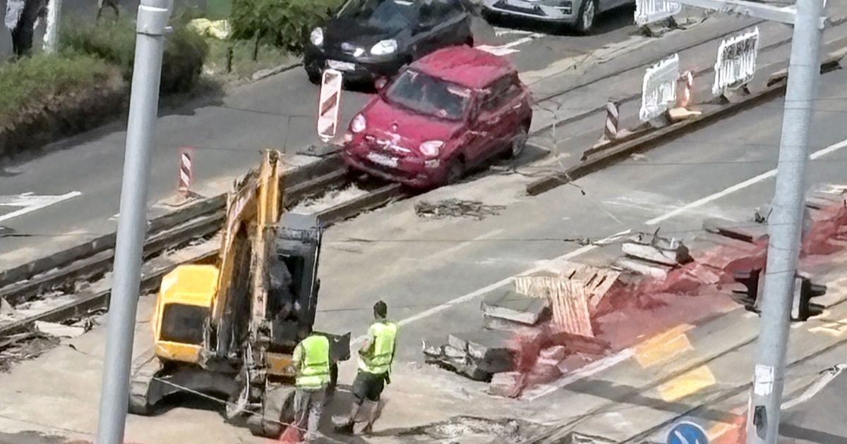 Auto upao u tramvajske tračnice u Zagrebu