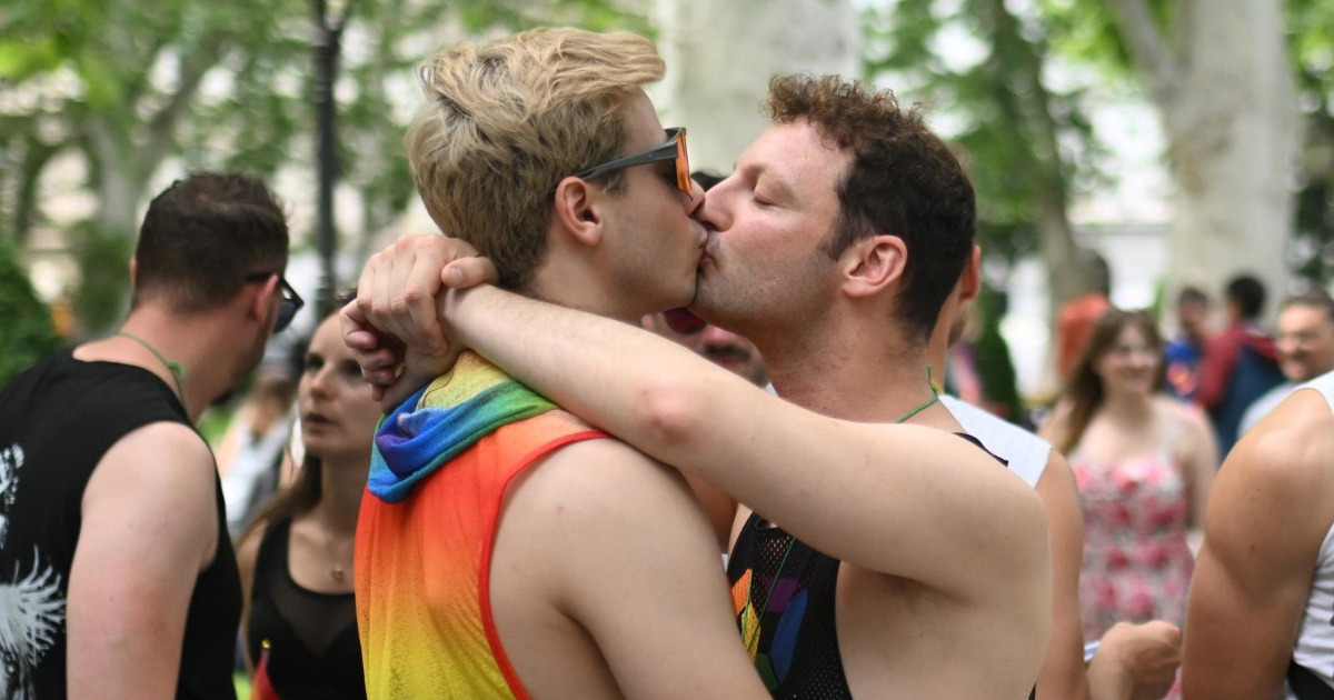 Fotografi uhvatili poljubac na zagrebačkom Prideu