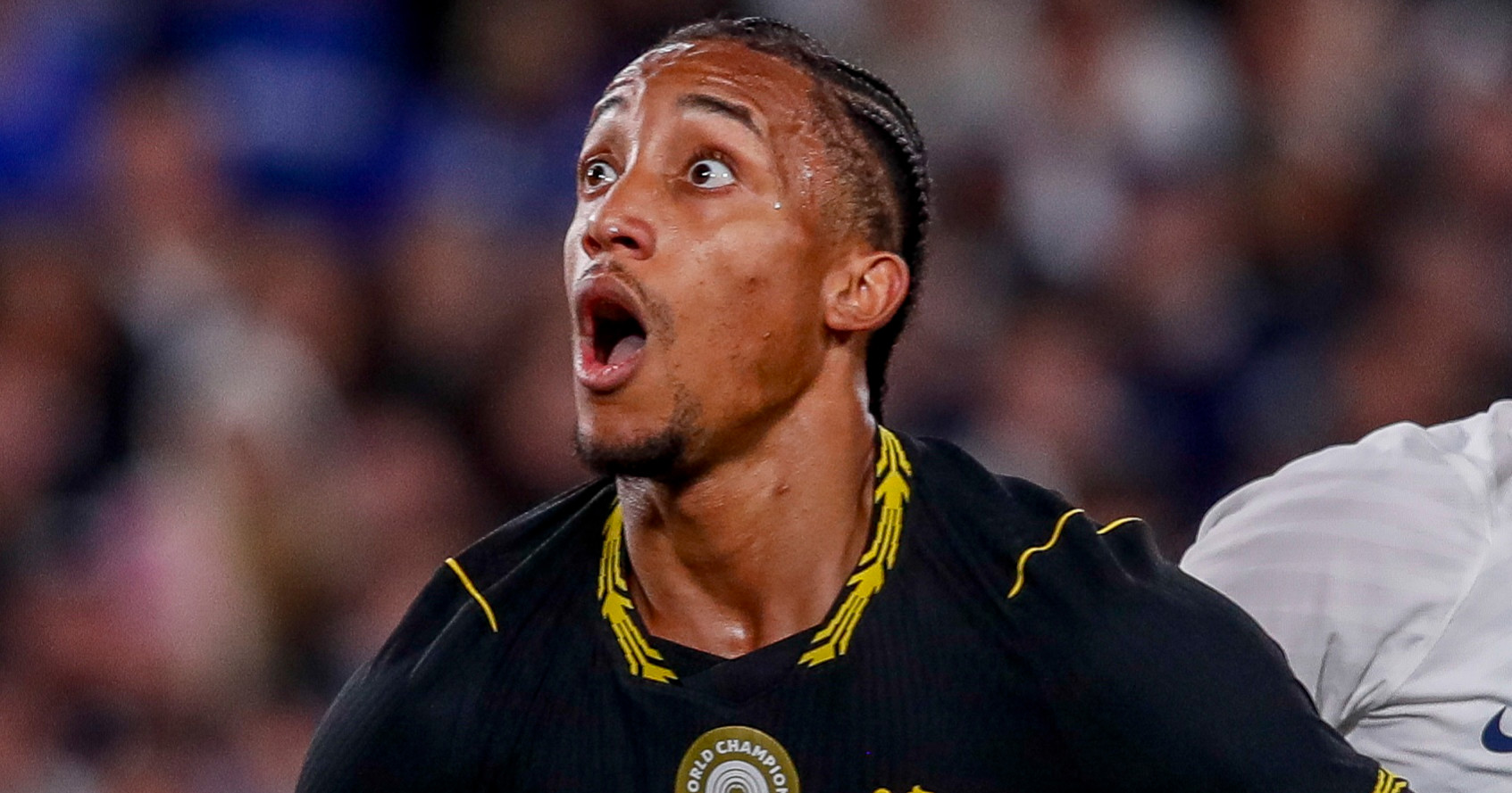 Chelsea zarađuje milijarde, a nema glavnog sponzora na dresu. Znate li zašto?