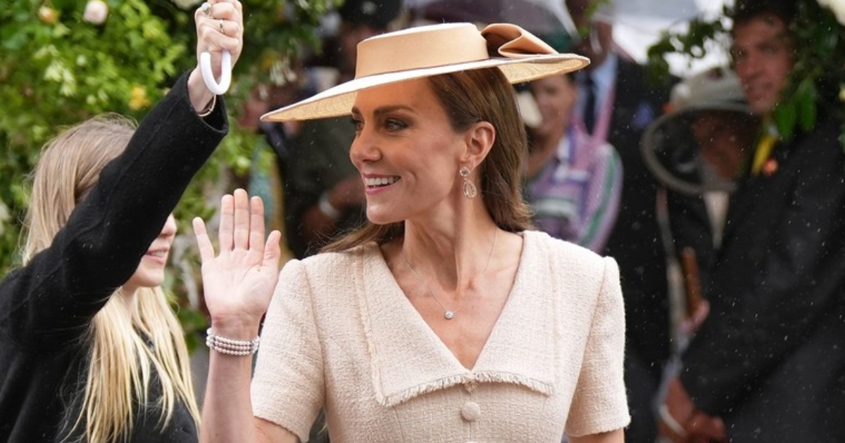 Kate Middleton na kraljevsko vjenčanje došla s torbicom od 3