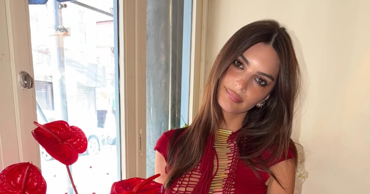 Rođendanska haljina Emily Ratajkowski nije za one koji igraj