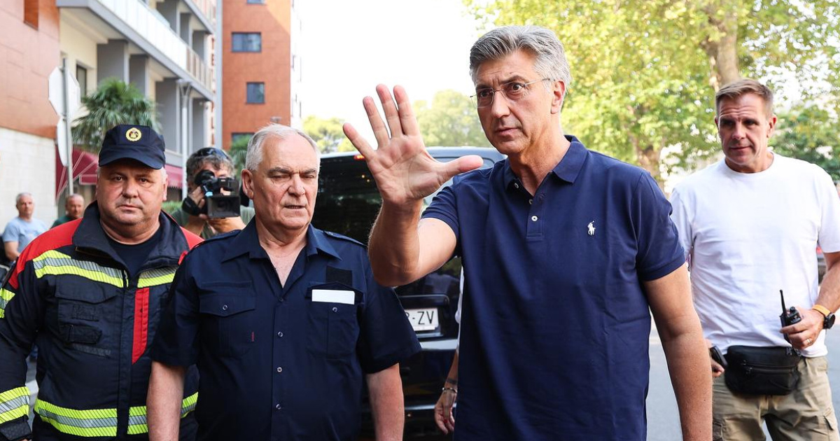 Dok su ljudi bježali u more pred vatrom, HDZ je pazio da ne izazove "paniku"