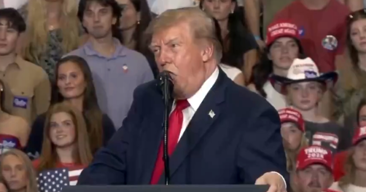 VIDEO Trump je počeo ispuštati čudne zvukove