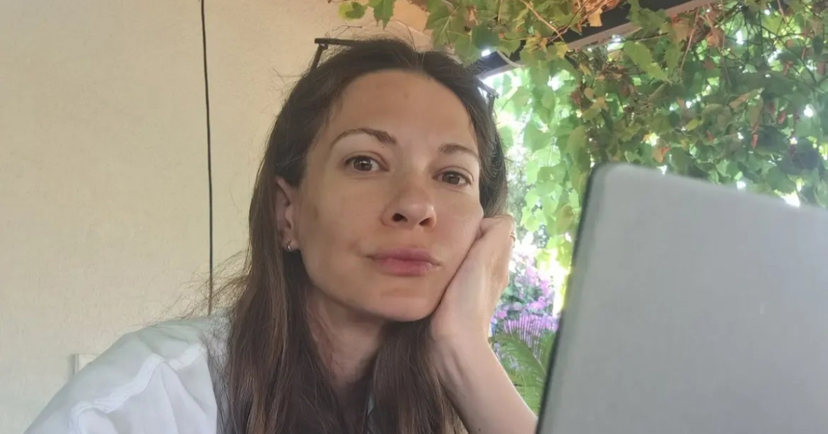 Sara Renar (39) je trudna