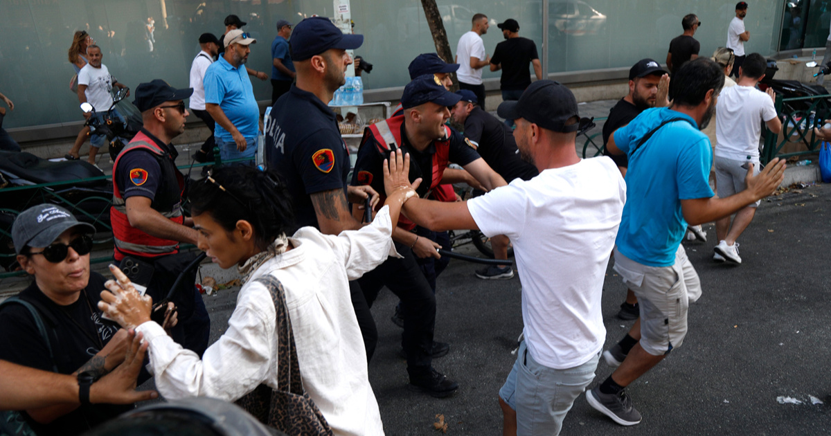 FOTO I VIDEO Veliki neredi ispred albanskog parlamenta zbog projekta Trumpova zeta